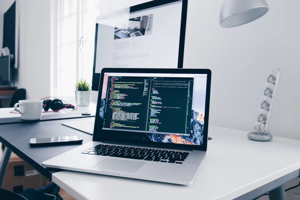 tech-code-editor-desk